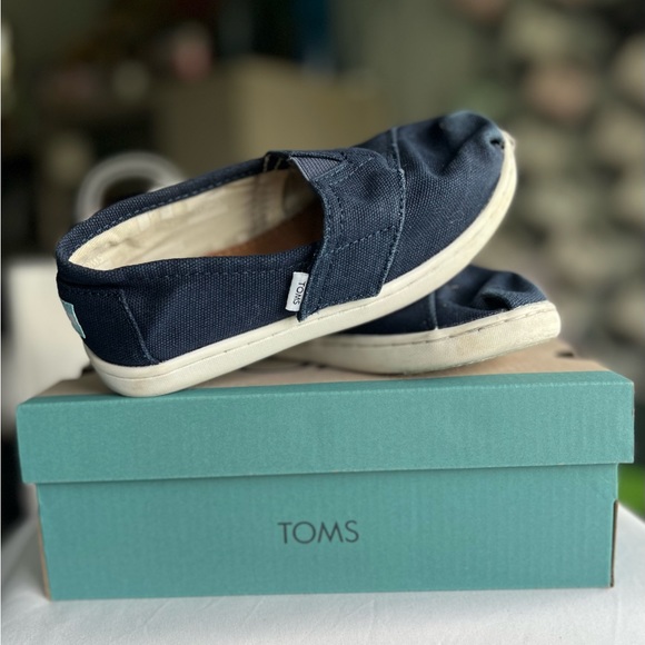 Toms navy blue slip ons toddler size 10. - Picture 1 of 3